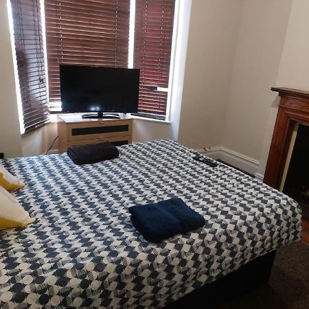 Rooms In A Victorian Comfortable 4-Bedroom House In Milton Keynes Rooms Not En-Suites Wolverton  Kültér fotó