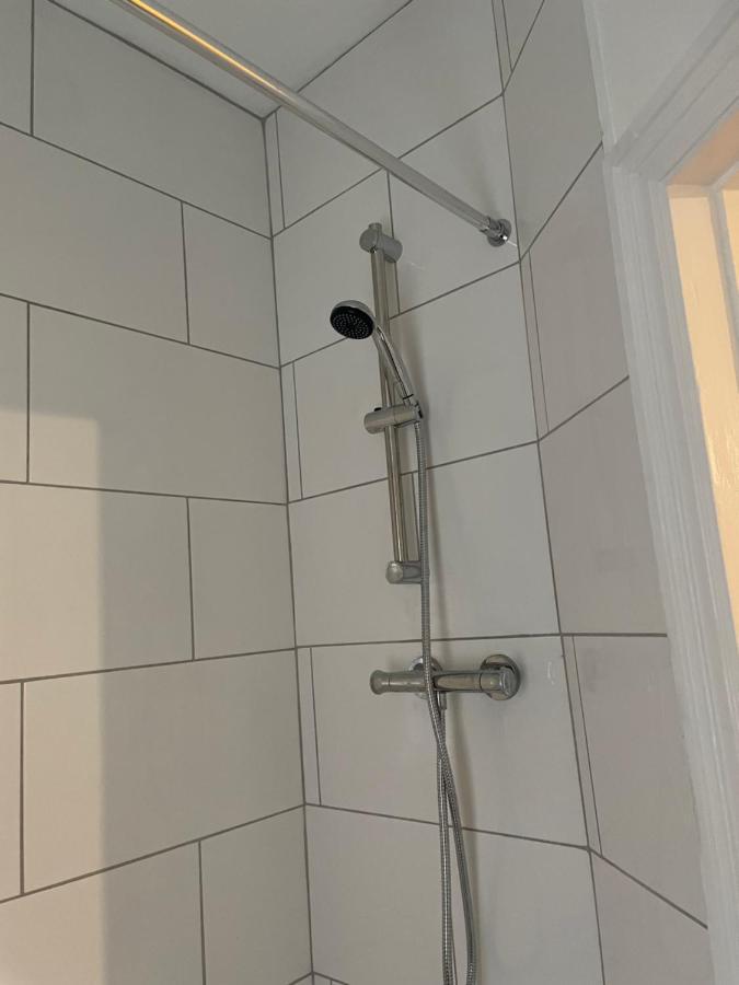 Rooms In A Victorian Comfortable 4-Bedroom House In Milton Keynes Rooms Not En-Suites Wolverton  Kültér fotó