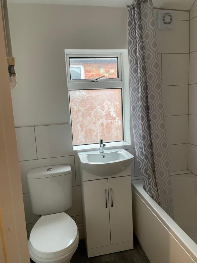 Rooms In A Victorian Comfortable 4-Bedroom House In Milton Keynes Rooms Not En-Suites Wolverton  Kültér fotó