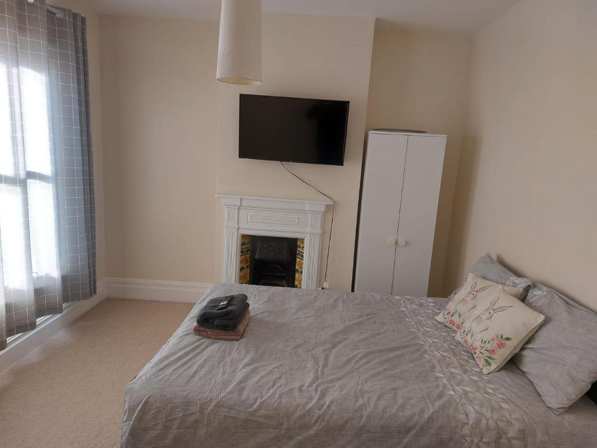 Rooms In A Victorian Comfortable 4-Bedroom House In Milton Keynes Rooms Not En-Suites Wolverton  Kültér fotó